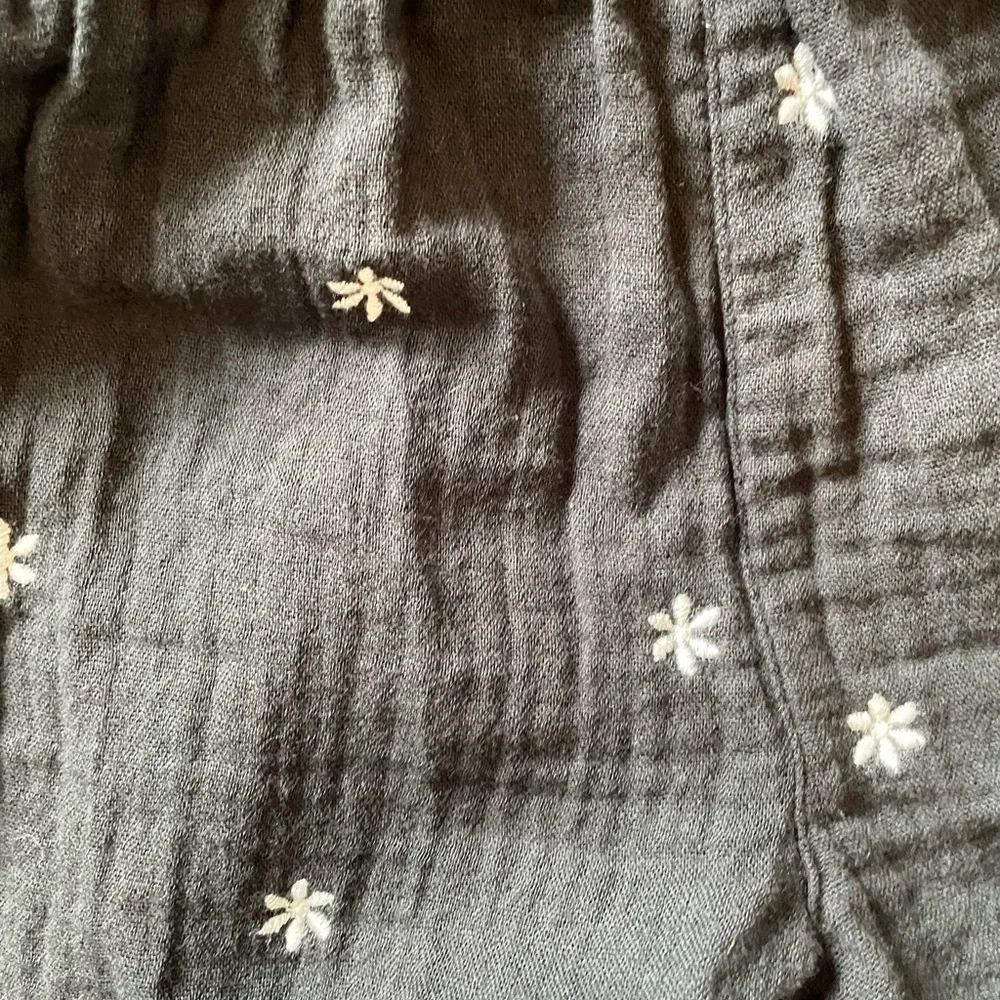 #190, GAP matching set of shorts and top w/embroidery, size 12-18 mo
